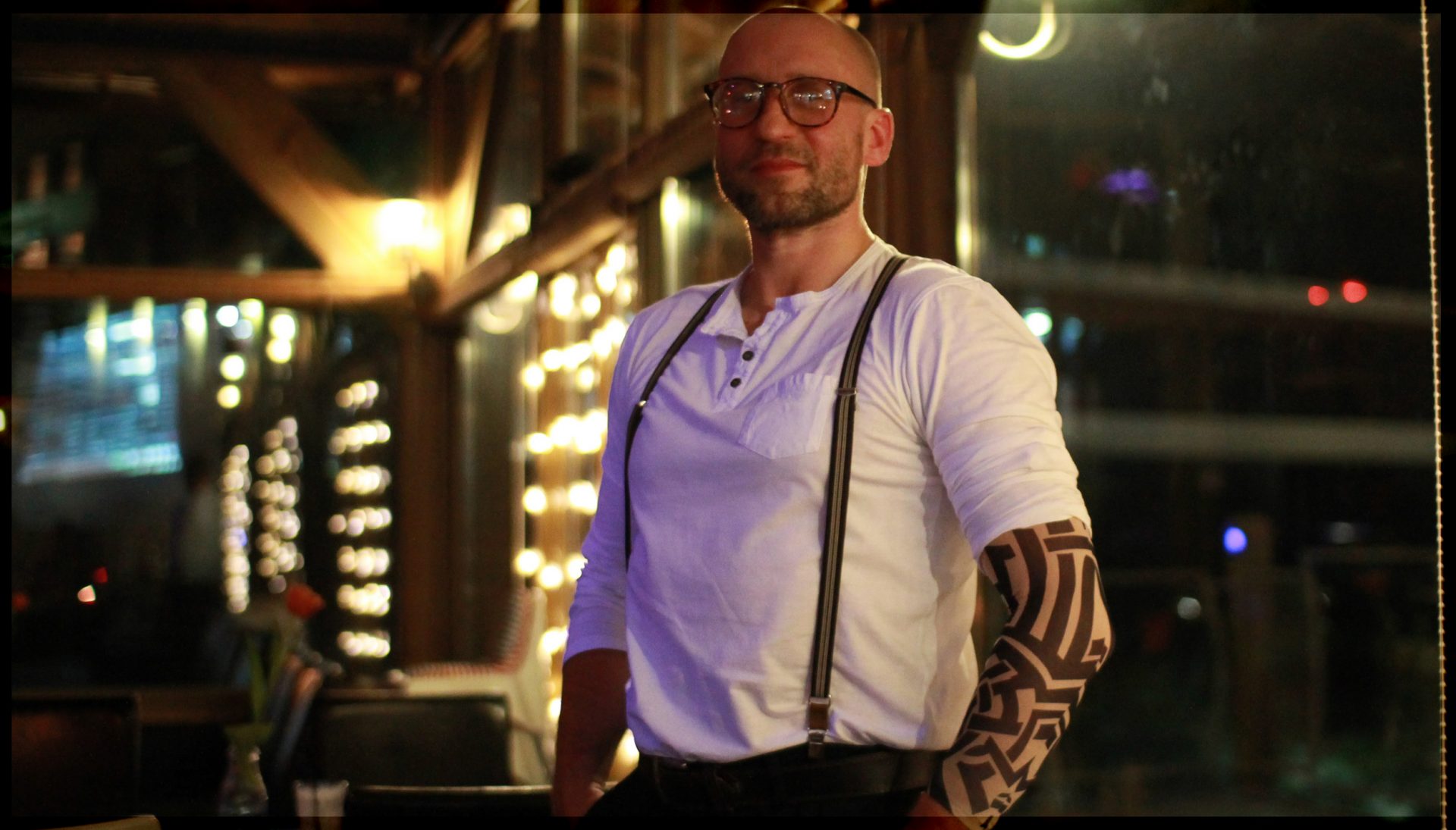 Trener Adam na imprezie SANBAO Hipster Party