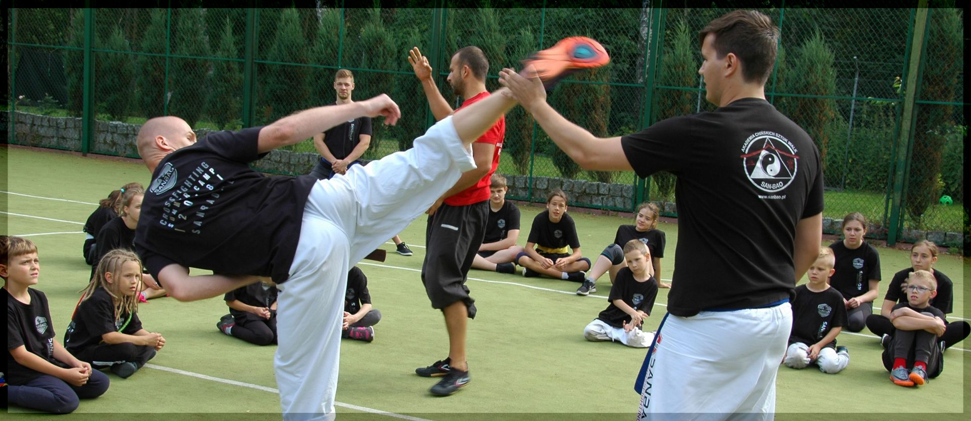 Trening kopnięć obrotowych - Akademia SANBAO na obozie 2018
